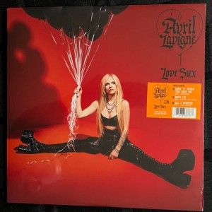 AVRIL LAVIGNE - LOVE SUX