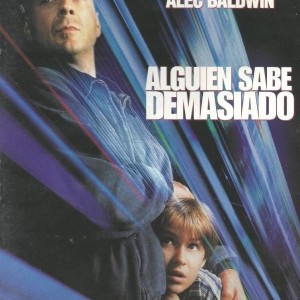 ALGUIEN SABE DEMASIADO