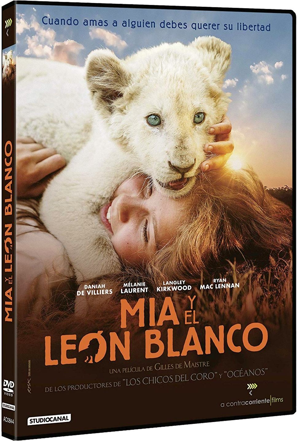 MIA Y EL LEON BLANCO